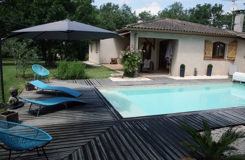 Seilh House | House with garden .