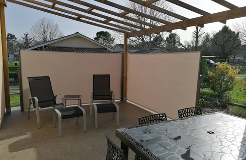 Vensac House | House with garden