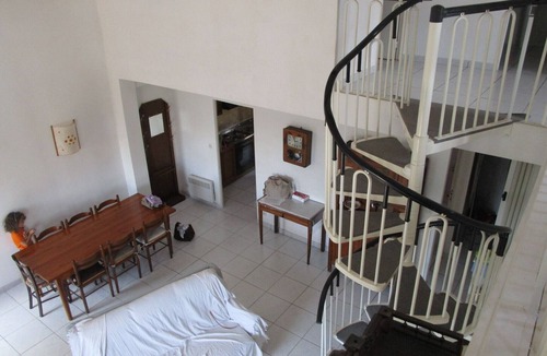 Sete House | House with garden in front of the lake and near to the beach