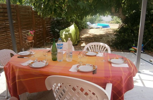 Sete House | House with garden in front of the lake and near to the beach