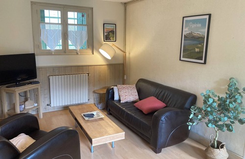 Gerde House | House with garden in the heart of the village of Gerde. Pets allowed.