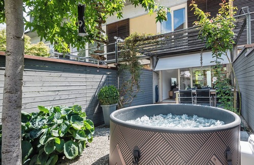 Kreuzlingen House | House with garden, sauna and parking lot