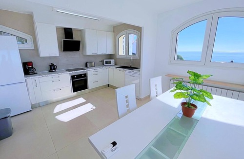 Santa Susanna Villa | House with heated pool 29ºC