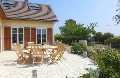 Lavilletertre House | House with heated swimming pool 29°/01 hours 10 PARIS - 8 people MAX