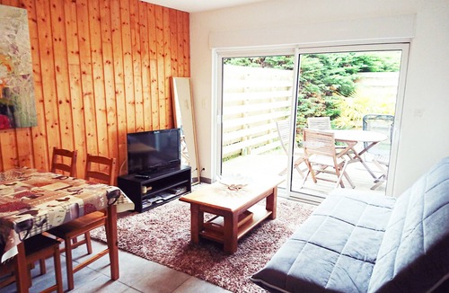 Pleumeur-Bodou Apartment | House with heated pool 3 km from the beach