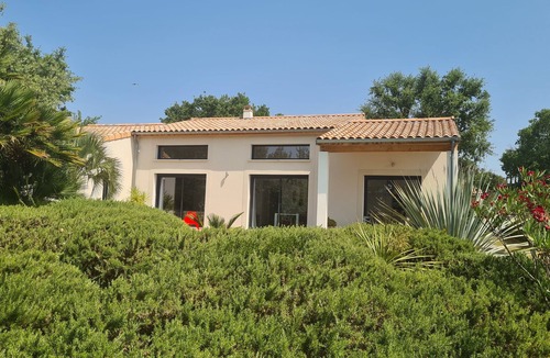 Grignan Villa | House with heated pool in Grignan