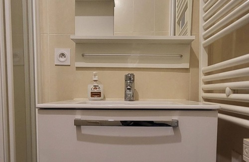 Jonage Bed & Breakfast | House with heated pool