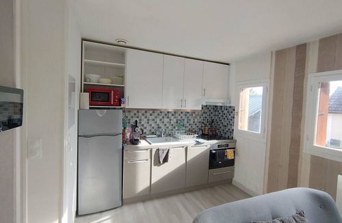Camp De Satory House | House with independent basement and parking 2km from Versailles