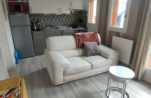 Camp De Satory House | House with independent basement and parking 2km from Versailles