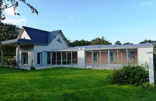 Limpiville House | House with indoor pool heated throughout the year