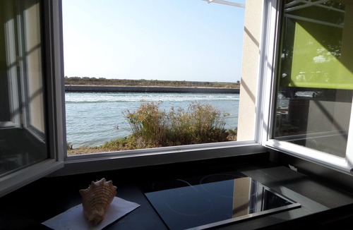 Vic-la-Gardiole House | HOUSE with jacuzzi on the canal and facing the sea