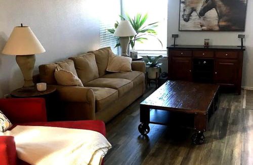 Austin House | House with King Bed & Fire-pit Minutes to Cota and Tesla, Near Airport
