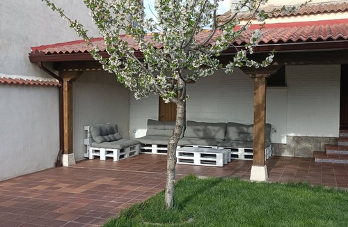 Samboal Cottage | House with large garden and fireplace, ideal for families, pet friendly.