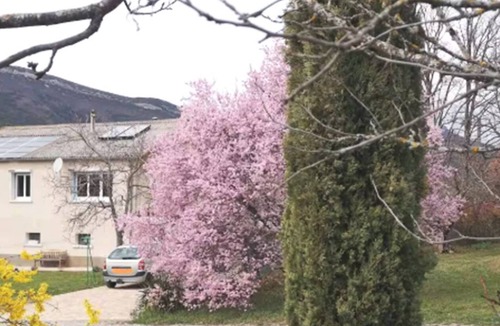 Serres House | House with lake and mountain views close to nautical complex ideal for families