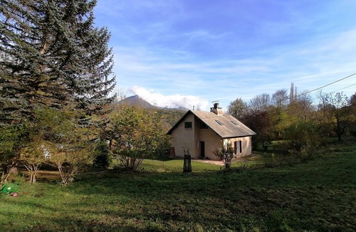 Aubessagne House | House with large plot and mountain views