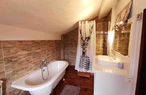Olette House | House with lots of character. Close to nature and shops.