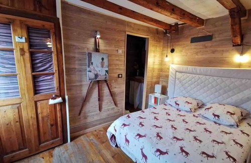 Olette House | House with lots of character. Close to nature and shops.