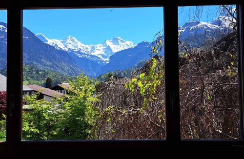 Unterseen House | House with mountain view
