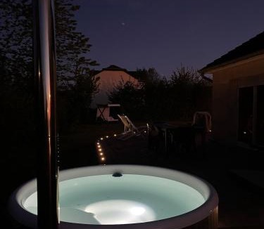 Rocroi Ski Chalet | House with Outdoor Jacuzzi