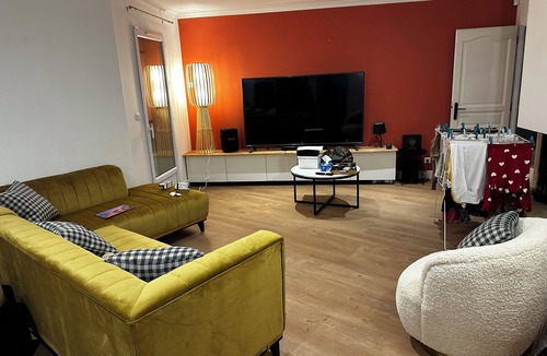 Mus House | House with outdoor space and pool