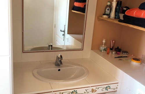 Mus House | House with outdoor space and pool