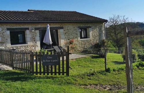 Bourrou House | House with panoramic view and private jacuzzi. Pets welcome!
