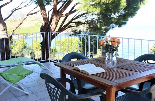 Llanca Cottage | House with Panoramic View near Beaches at Cap Ras