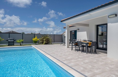 La Plaine-sur-Mer House | House with pool in La Plaine sur Mer