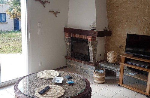 Curzon House | House with pool 15 minutes from the sea