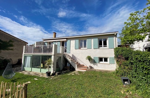 Saint-Aunes House | House with pool and park view