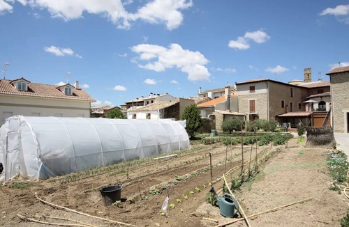 Artajona Cottage | HOUSE WITH POOL AND ORCHARD IN ARTAJONA