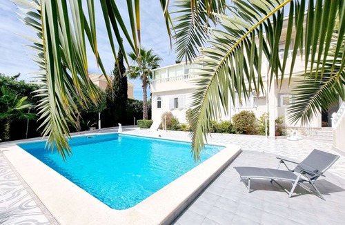 La Siesta Ski Chalet | House With Pool In La Siesta
