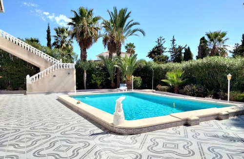 La Siesta Ski Chalet | House With Pool In La Siesta