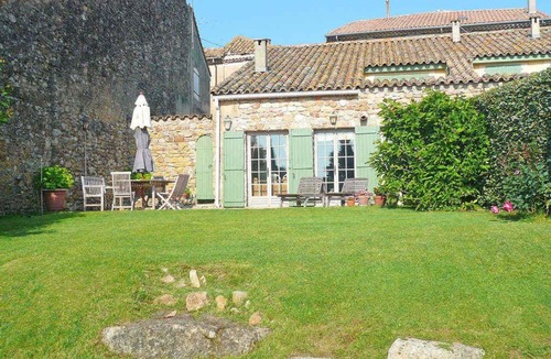 Montouliers Villa | House with pool in the quiet village of Montouliers, 30 kms from the beaches