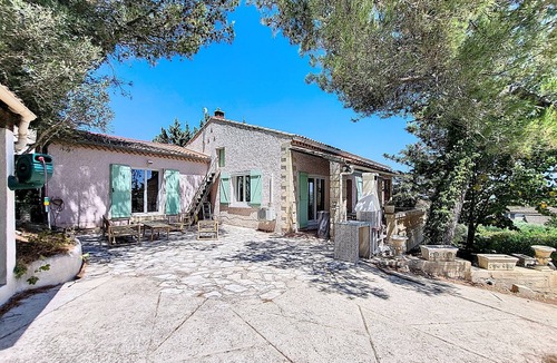 Aramon House | House with pool in the hills above Aramon