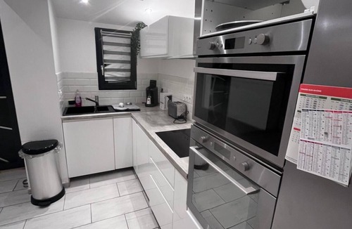 Chasse-sur-Rhone House | House with private pool - garden, parking, 2 bedrooms