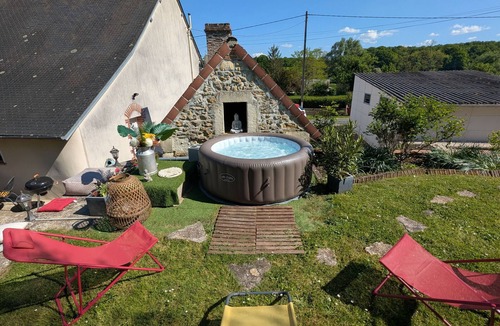 Rouvres-les-Bois Cottage | House with private pool and jacuzzi in Rouvres-les-Bois