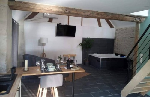 Mont-Notre-Dame Apartment | House with private Jacuzzi, cocooning, zen.