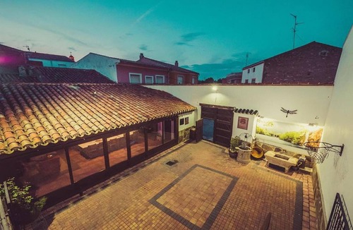 Hoya-Gonzalo Cottage | House with private patio for 17 with jacuzzi