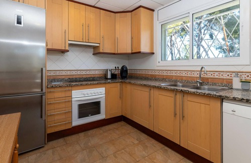 Torredembarra House | House with private pool and AC, near beach
