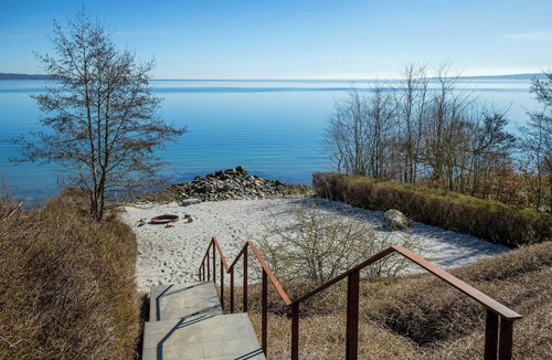 Hvidbjerg Strand House | House with private beach by Vejle Fjord