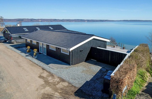 Hvidbjerg Strand House | House with private beach by Vejle Fjord