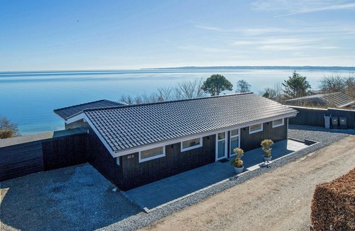 Hvidbjerg Strand House | House with private beach by Vejle Fjord