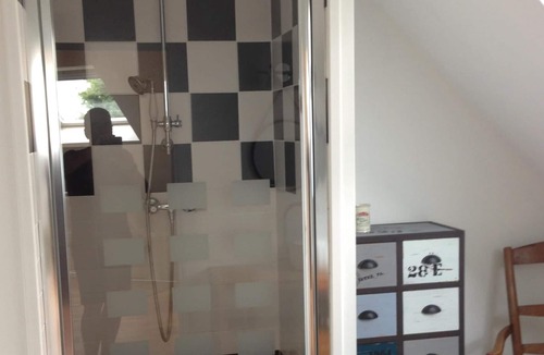 Theix-Noyalo House | House with private heated pool, disabled access