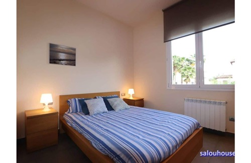 Salou City Centre Villa | House with private garden of 300 m2 near the beach for 8 people.