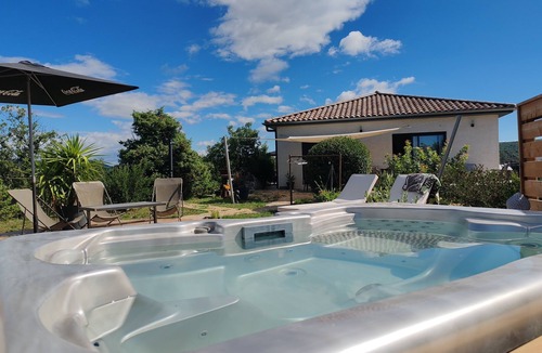 Lagorce House | House with private Jacuzzi