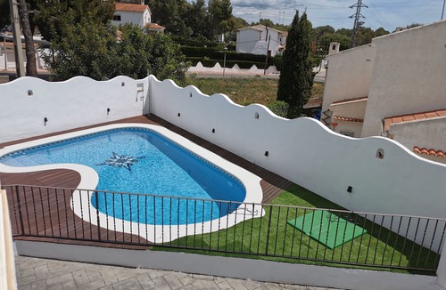 Cunit Ski Chalet | House with private pool, close to the beach and Barcelona (pet friendly)