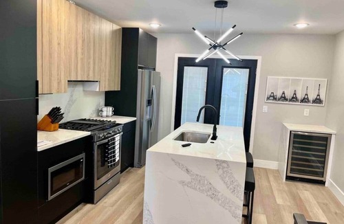 Point Breeze House | House with rooftop & backyard new construction