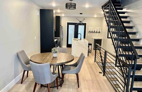 Point Breeze House | House with rooftop & backyard new construction