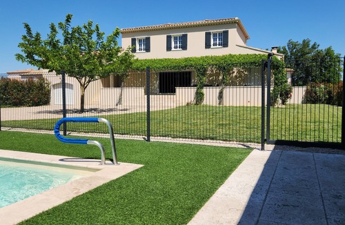 Jonquieres Villa | House with secure swimming pool